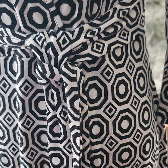 Cynthia Rowley Black and White Wrap Dress with  Long Sleeves - Picture 3 of 11